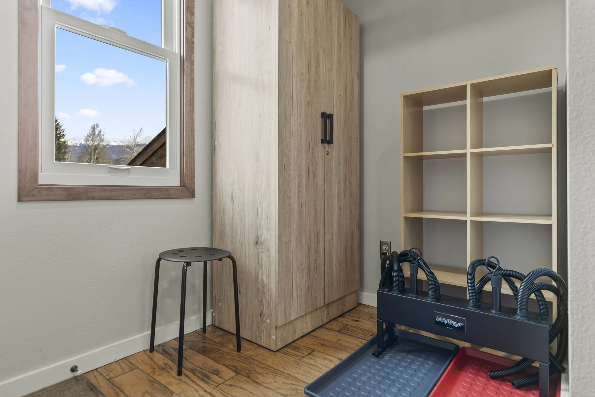Trailside Retreat, Windowed storage corner with wardrobe, open shelves, and stool, luxury vacation rental in Silverthorne, Colorado